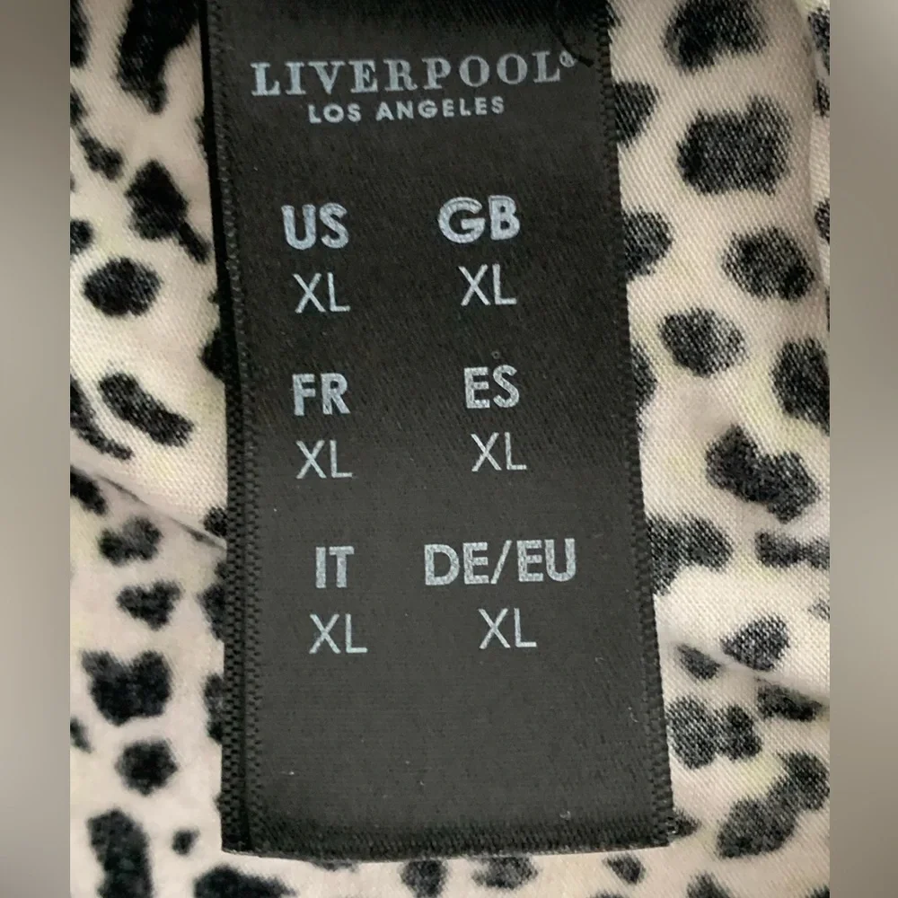 LIVERPOOL Women’s Black and White Animal Print Short Sleeve Blouse Top Size: XL